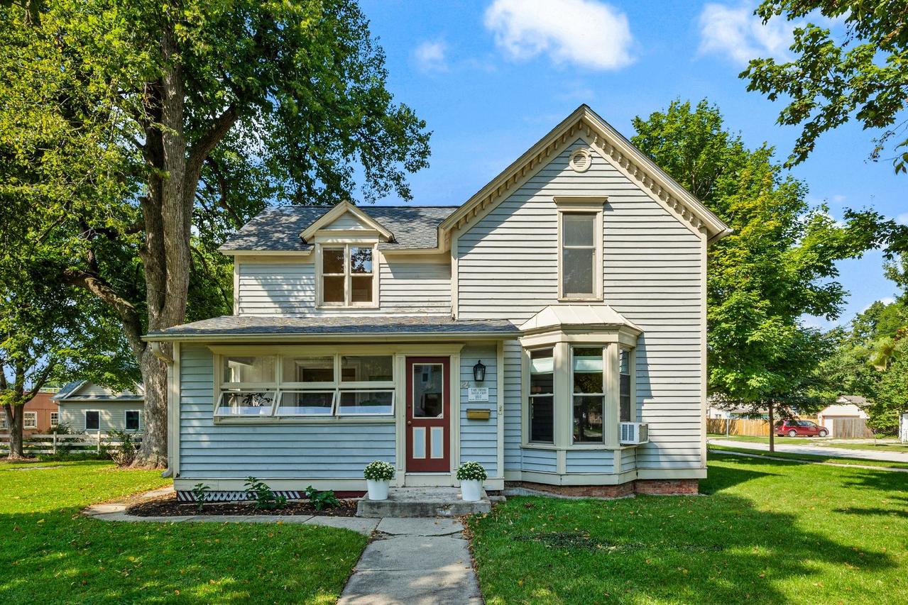 24 N Benton St., Palatine, IL 60067
