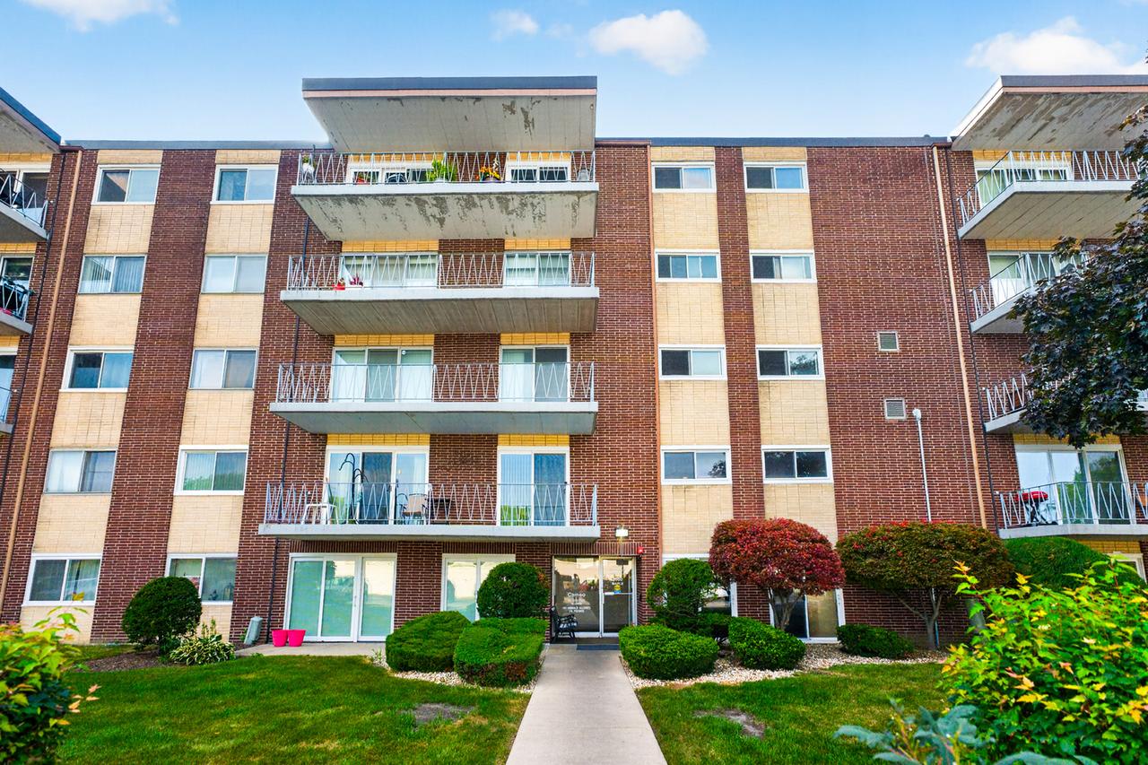 2900 Maple Ave. #14E, Downers Grove, IL 60515