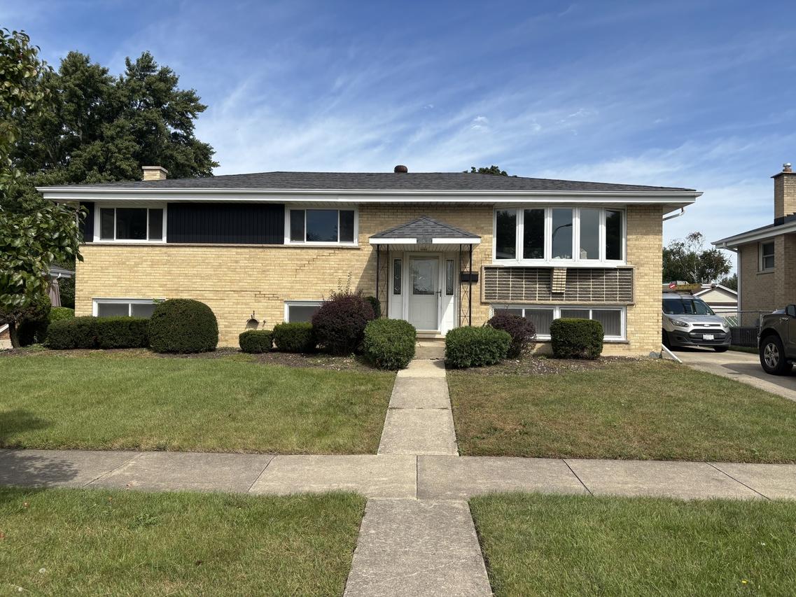 565 Arlene Dr., Wood Dale, IL 60191