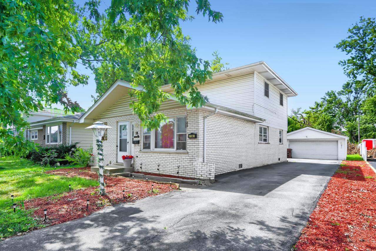14 N Rebecca St., Glenwood, IL 60425