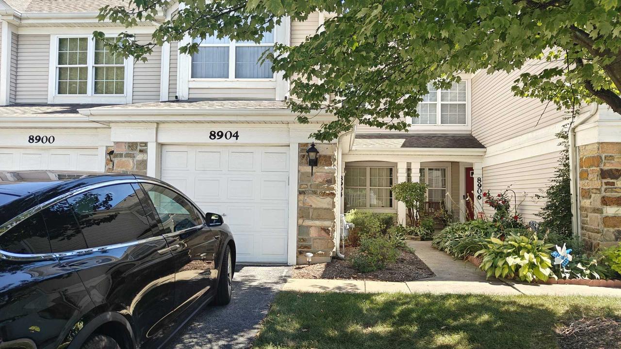 8904 W Heathwood Cir., Niles, IL 60714