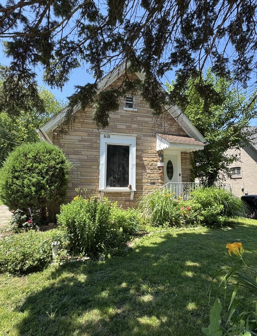 610 Mcclure Ave., Elgin, IL 60123