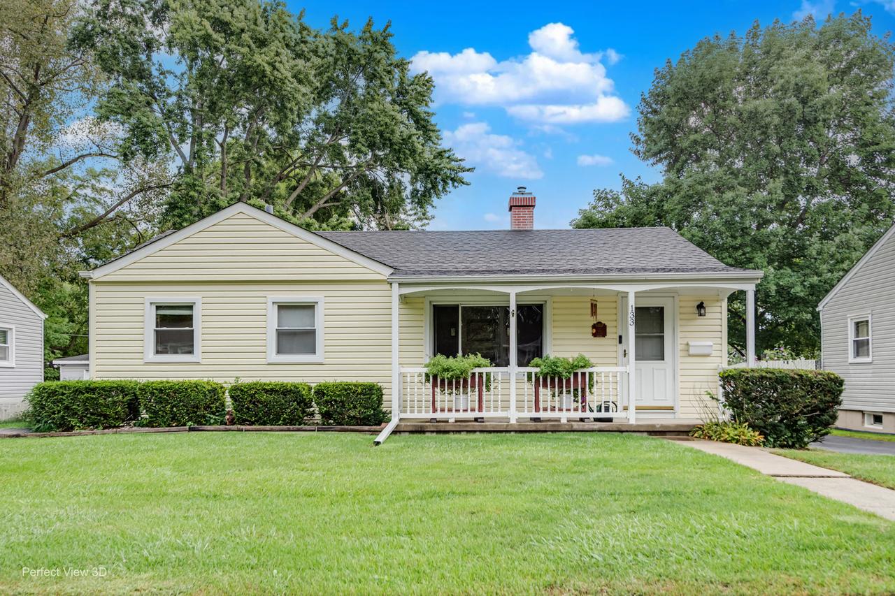 133 N Ridgemoor Ave., Mundelein, IL 60060