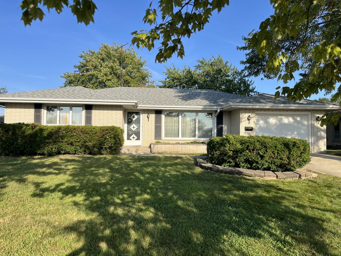 1620 Barthelone St., Crest Hill, IL 60403