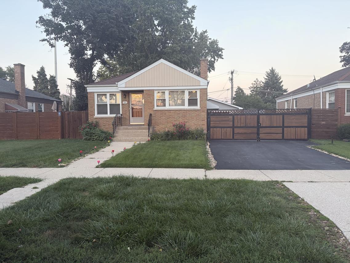 109 N Laverne Ave., Hillside, IL 60162