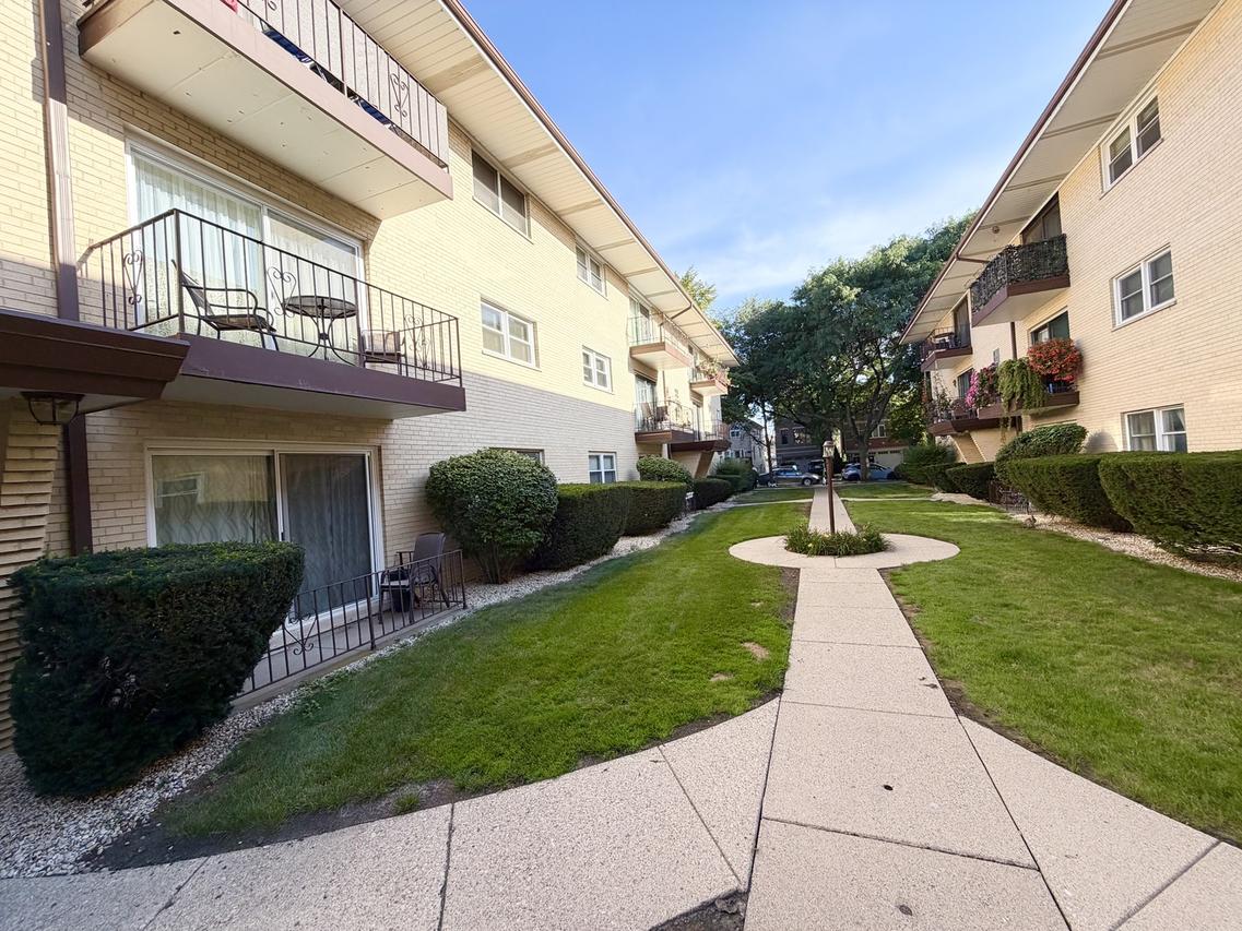 5322 W Windsor Ave. #2C, Chicago, IL 60630