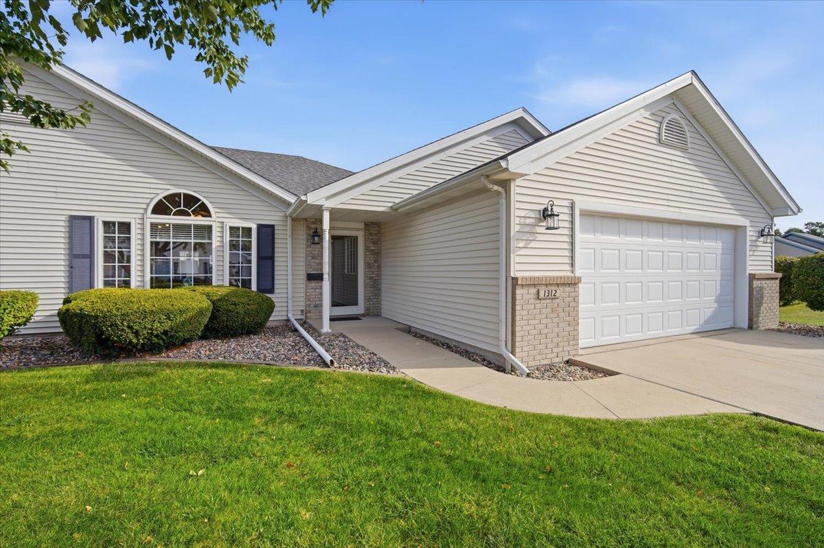 1312 Inglewood Cir., Bloomington, IL 61704