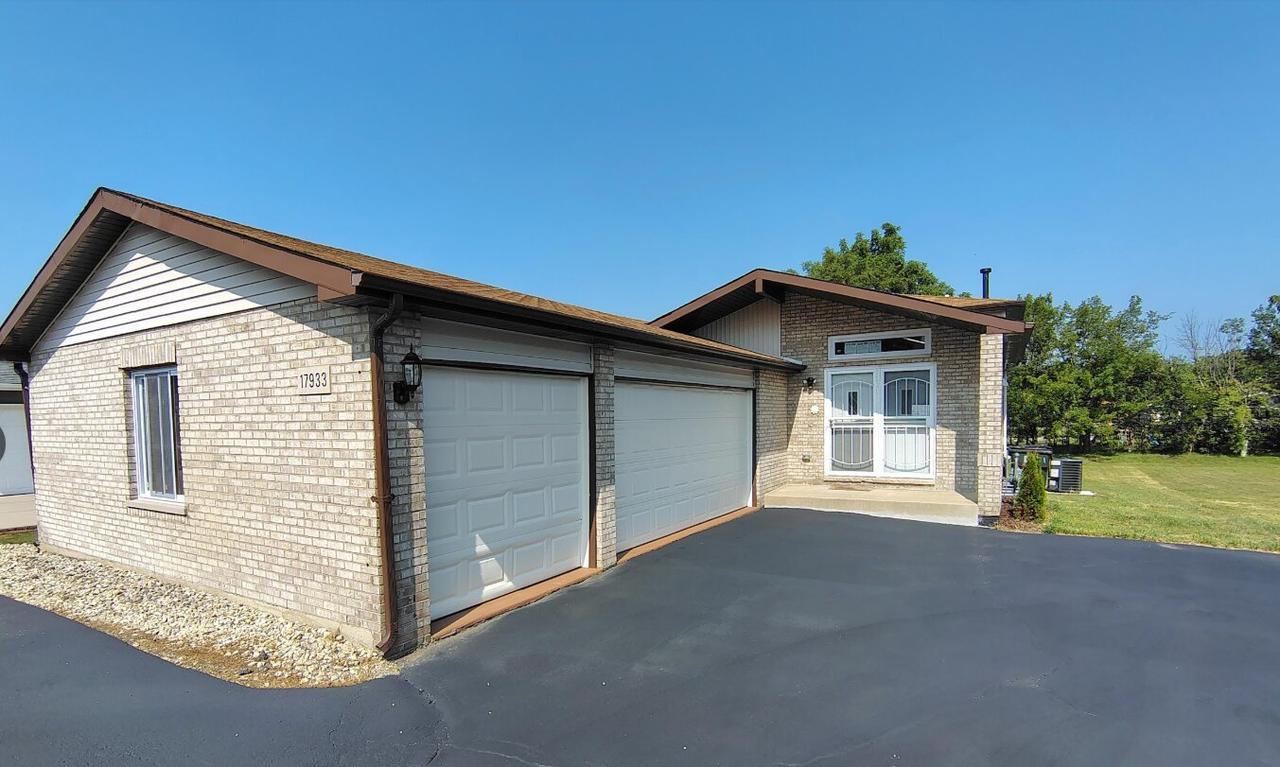 17933 Kedzie Ave., Hazel Crest, IL 60429