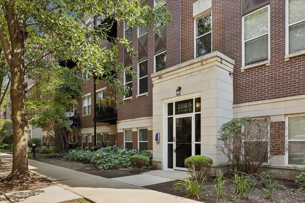 1225 N Orleans St. #602, Chicago, IL 60610