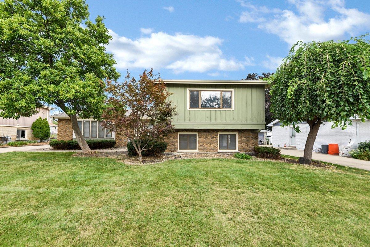 1734 W Rampart Rd., Addison, IL 60101