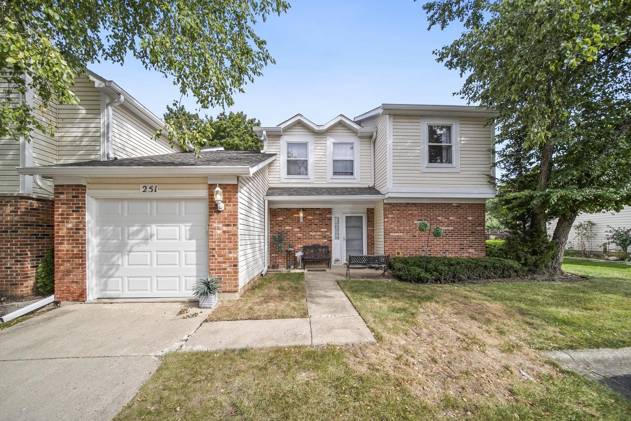 251 Tamarack Dr., Bloomingdale, IL 60108