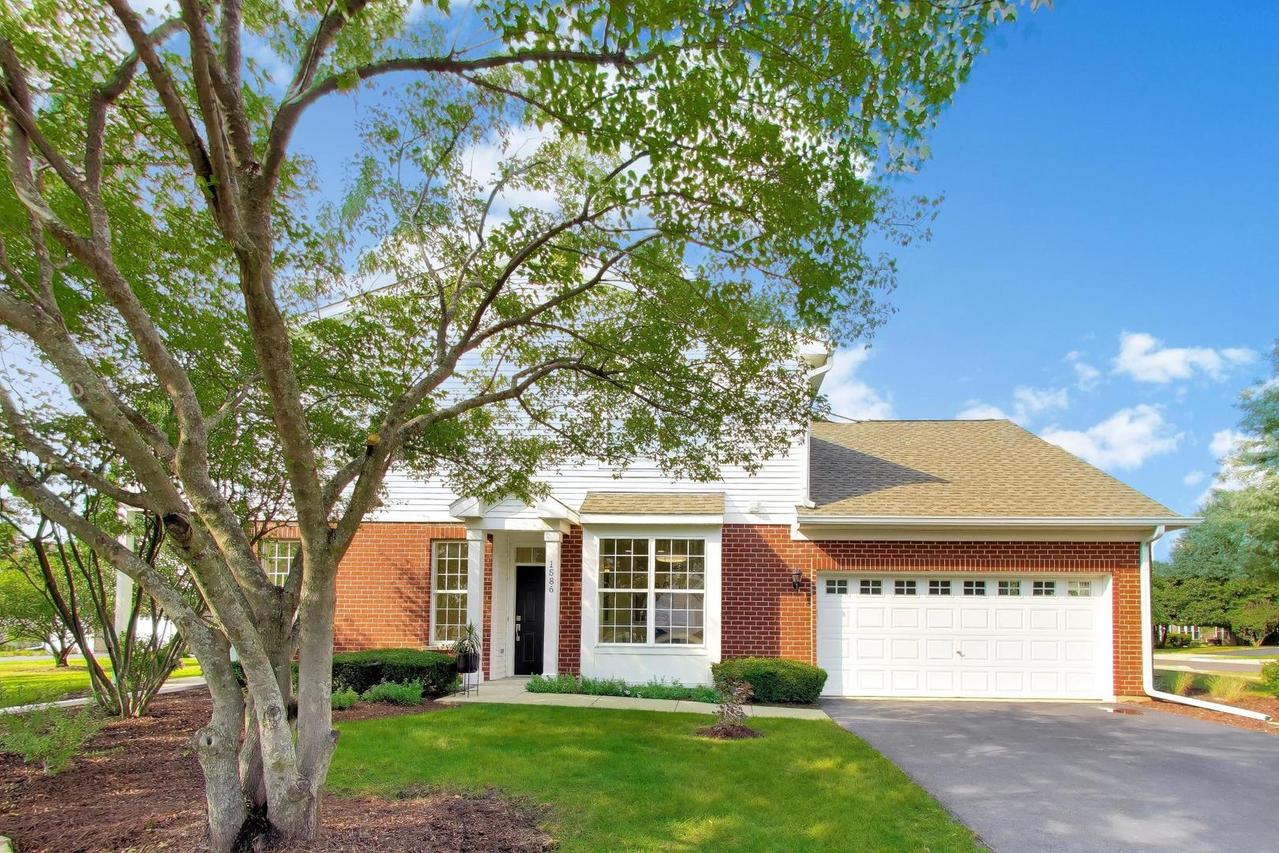 1586 Matthew Dr., Algonquin, IL 60102