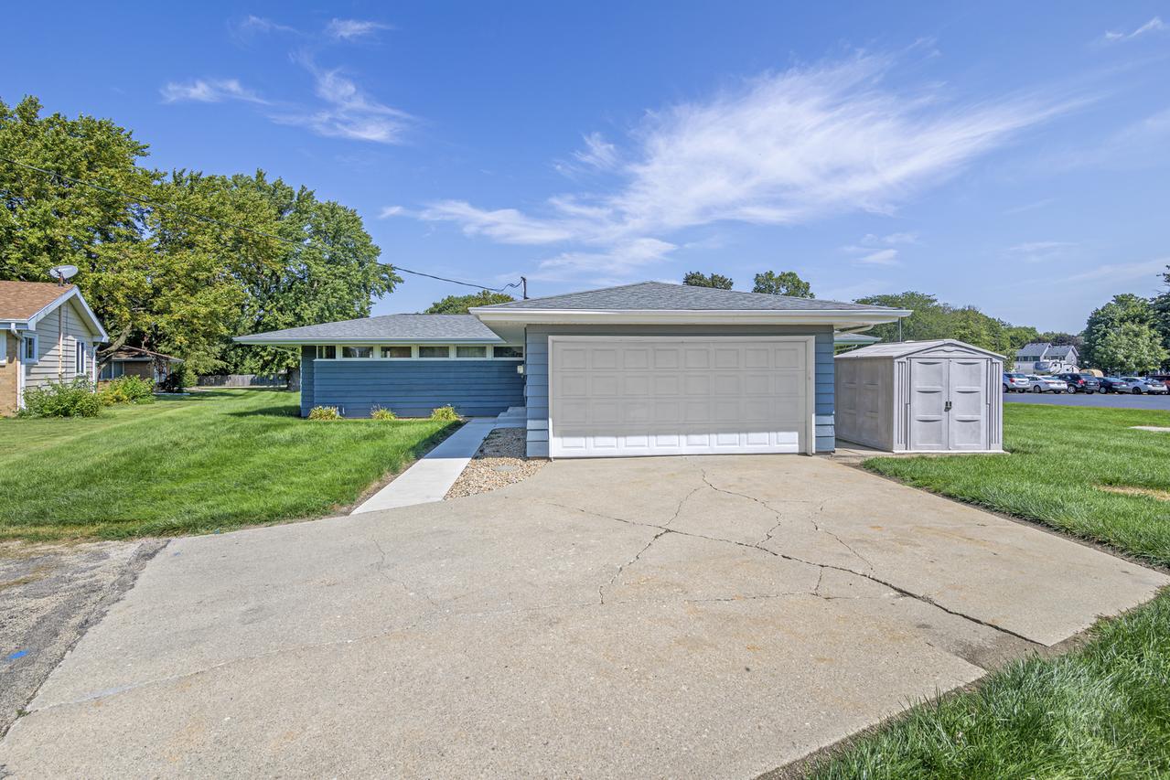304 Knell Ln., Shabbona, IL 60550