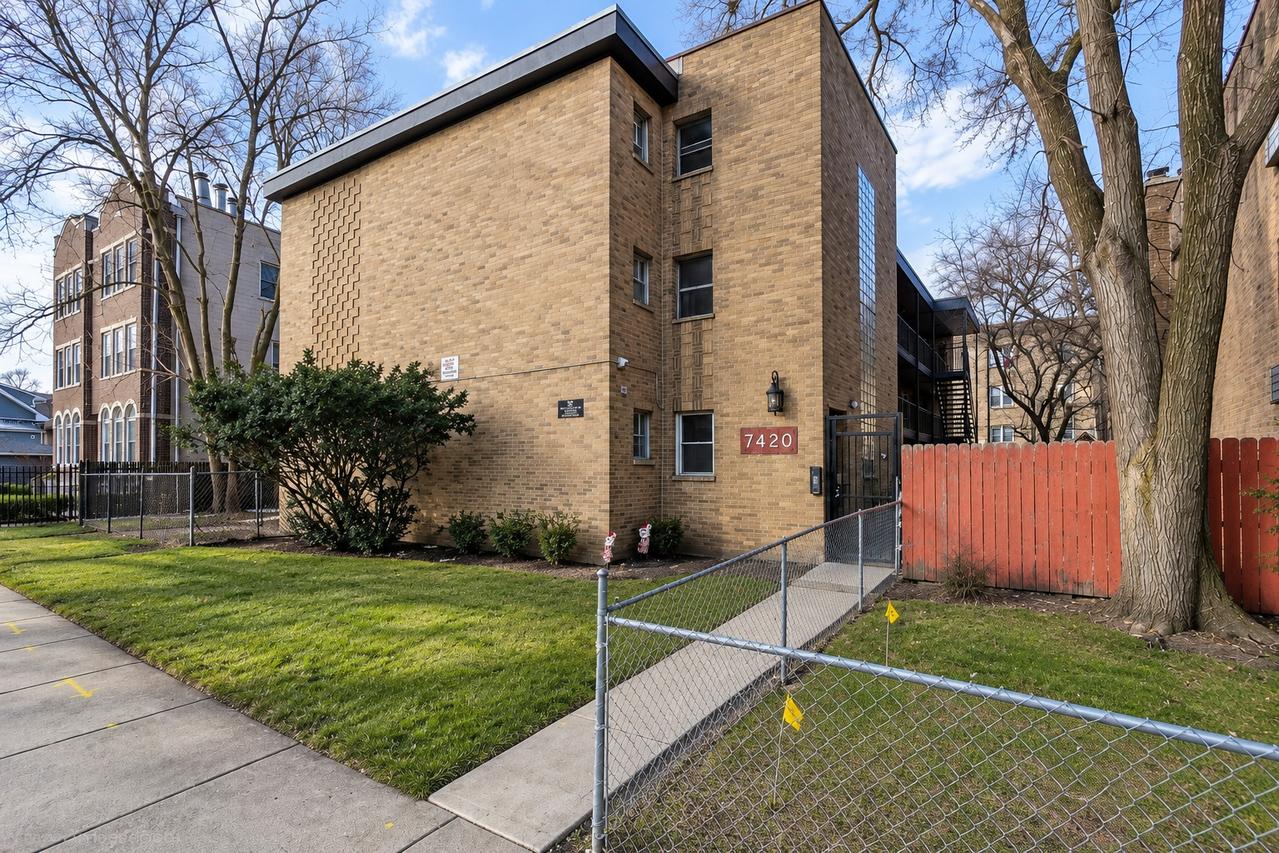 7420 N Winchester Ave. #1B, Chicago, IL 60626
