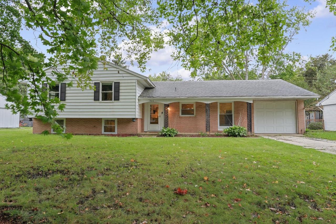 905 Stratford Dr., Champaign, IL 61821