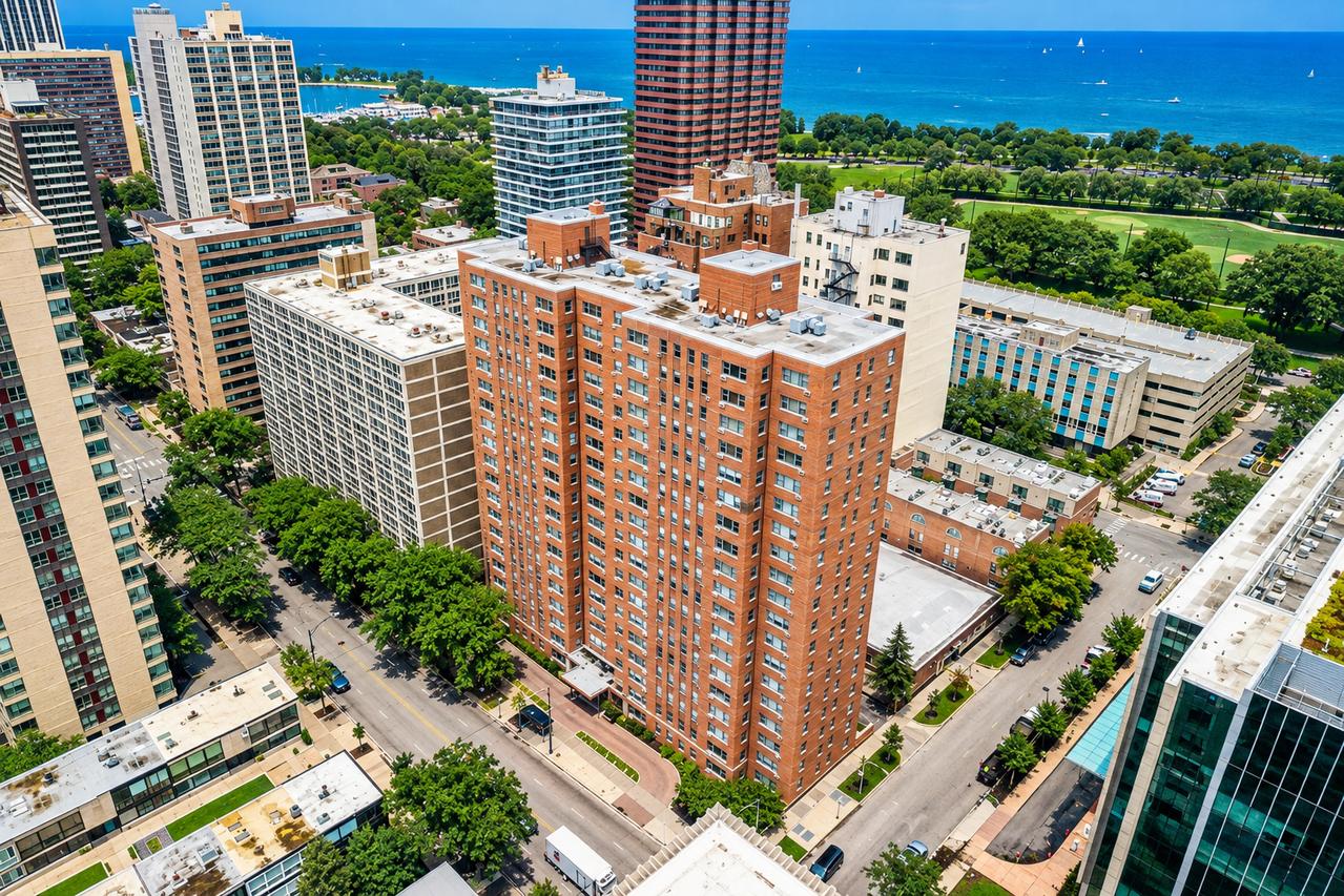 2909 N Sheridan Rd. #1703, Chicago, IL 60657