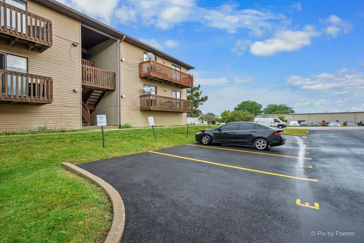 695 Dean Dr. #E, South Elgin, IL 60177