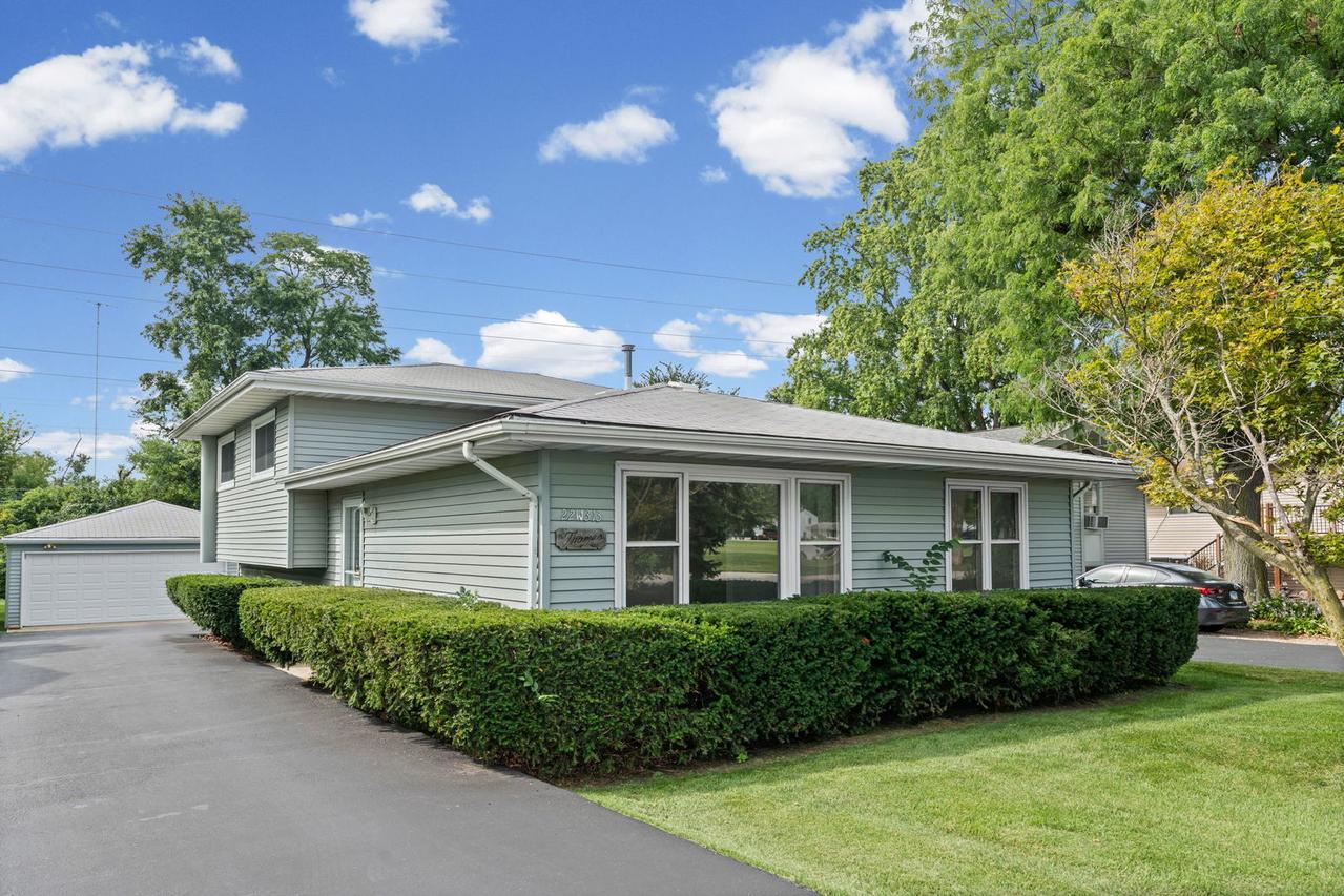 22W313 1 St St., Glen Ellyn, IL 60137