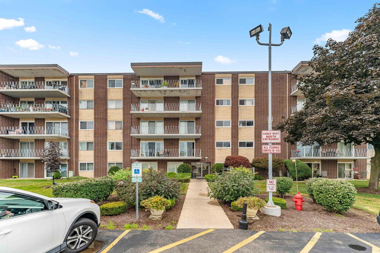 2900 Maple Ave. #18A, Downers Grove, IL 60515