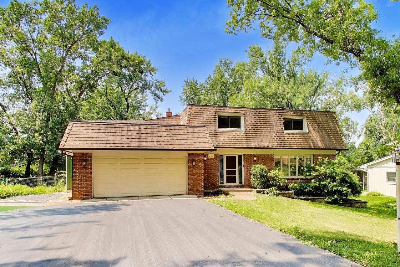 10S324 Hampshire Ln., Willowbrook, IL 60527