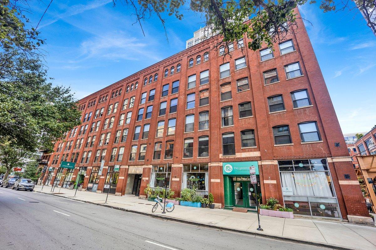 225 W Huron St. #211, Chicago, IL 60654
