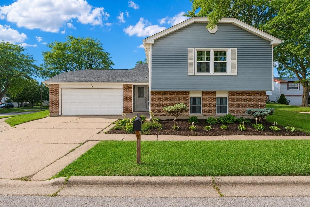 3 Whitehall Ct., Streamwood, IL 60107
