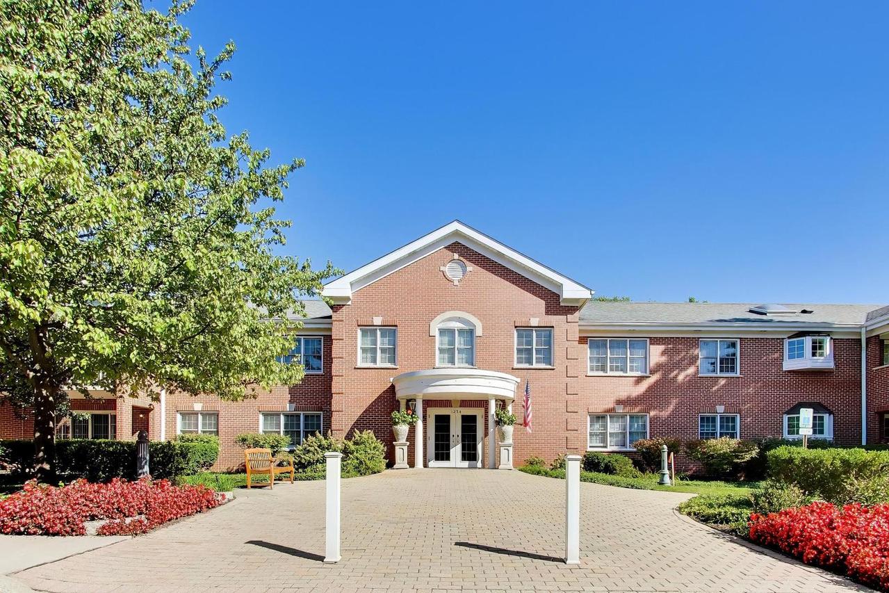 1234 Depot St. #208, Glenview, IL 60025