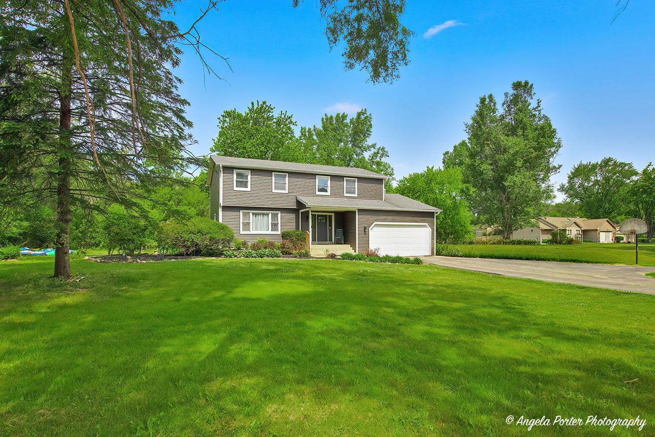 2711 Old Oak Dr., Mchenry, IL 60050