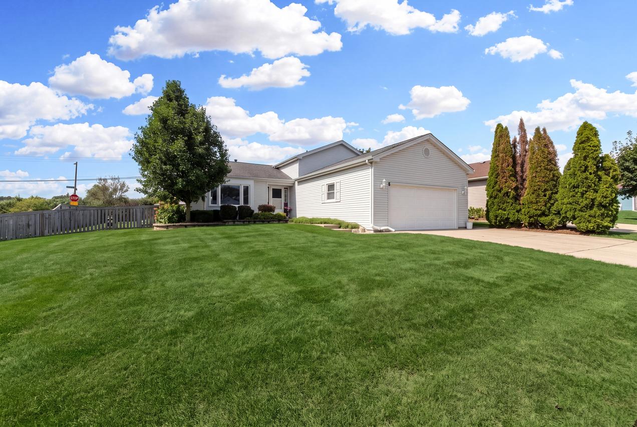 6 Carol Ann Dr., Streamwood, IL 60107