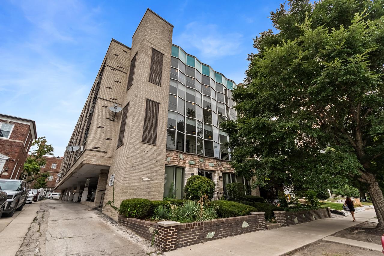 938 North Blvd. #402, Oak Park, IL 60301