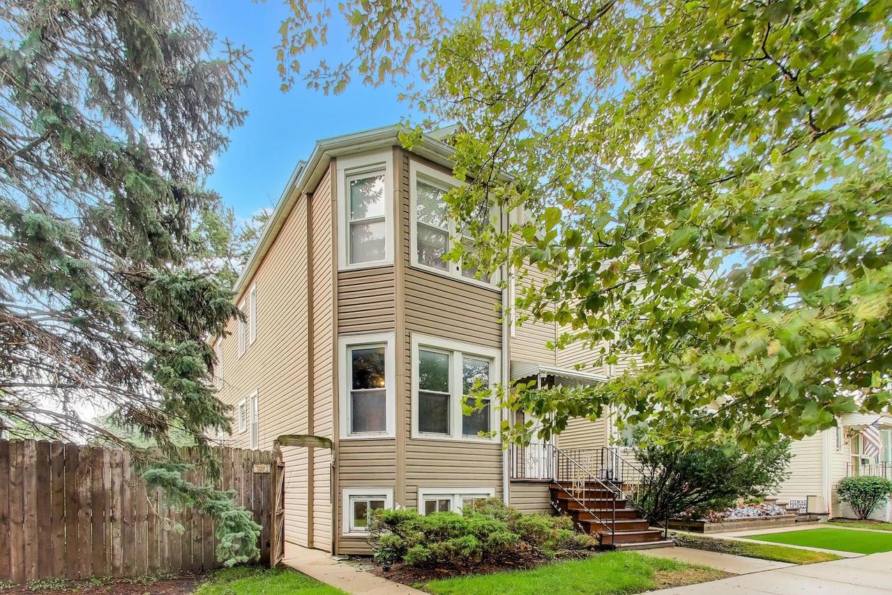 5753 W Giddings St., Chicago, IL 60630