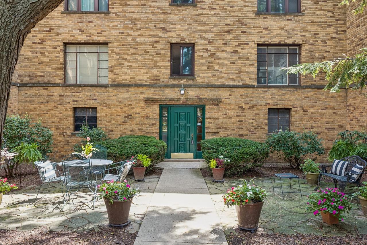1535 Monroe Ave. #2, River Forest, IL 60305