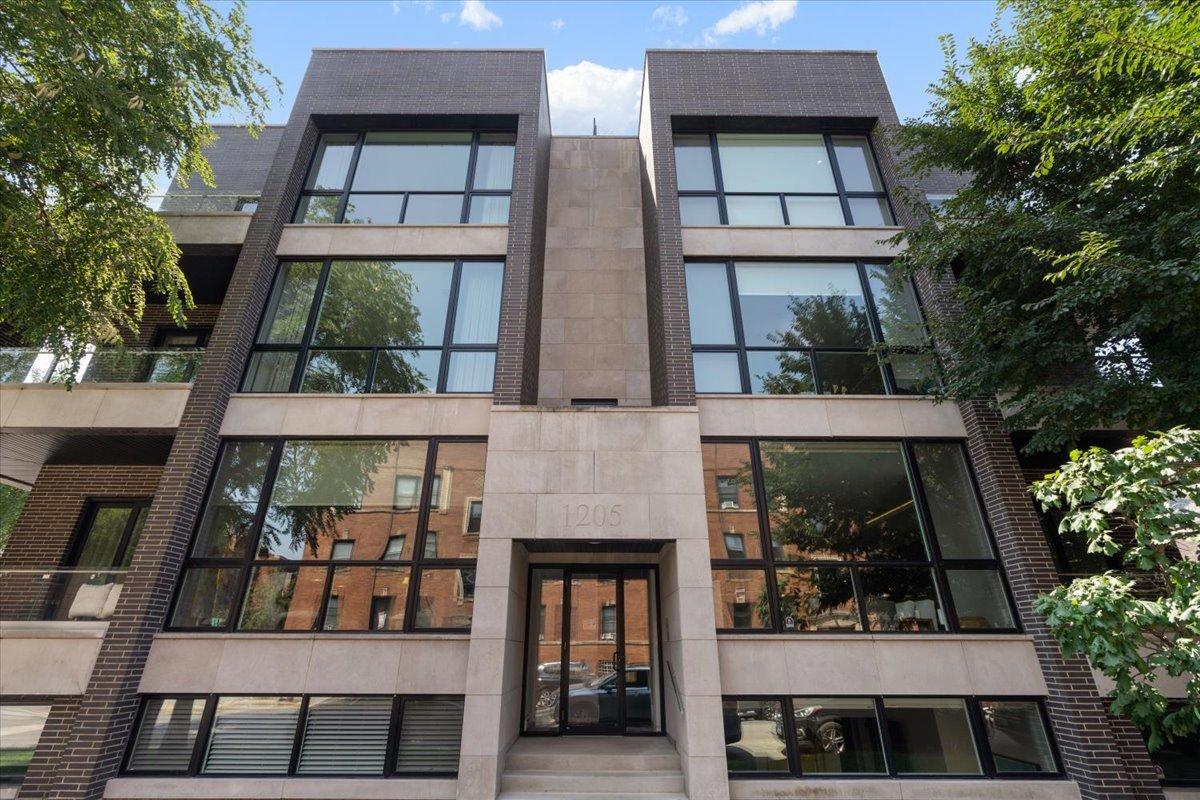 1205 W Montana St. #1W, Chicago, IL 60614
