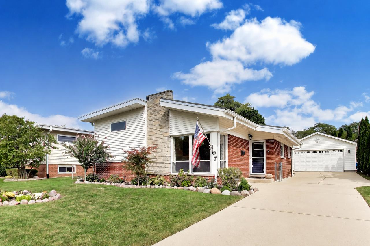 107 S Weller Ln., Mount Prospect, IL 60056