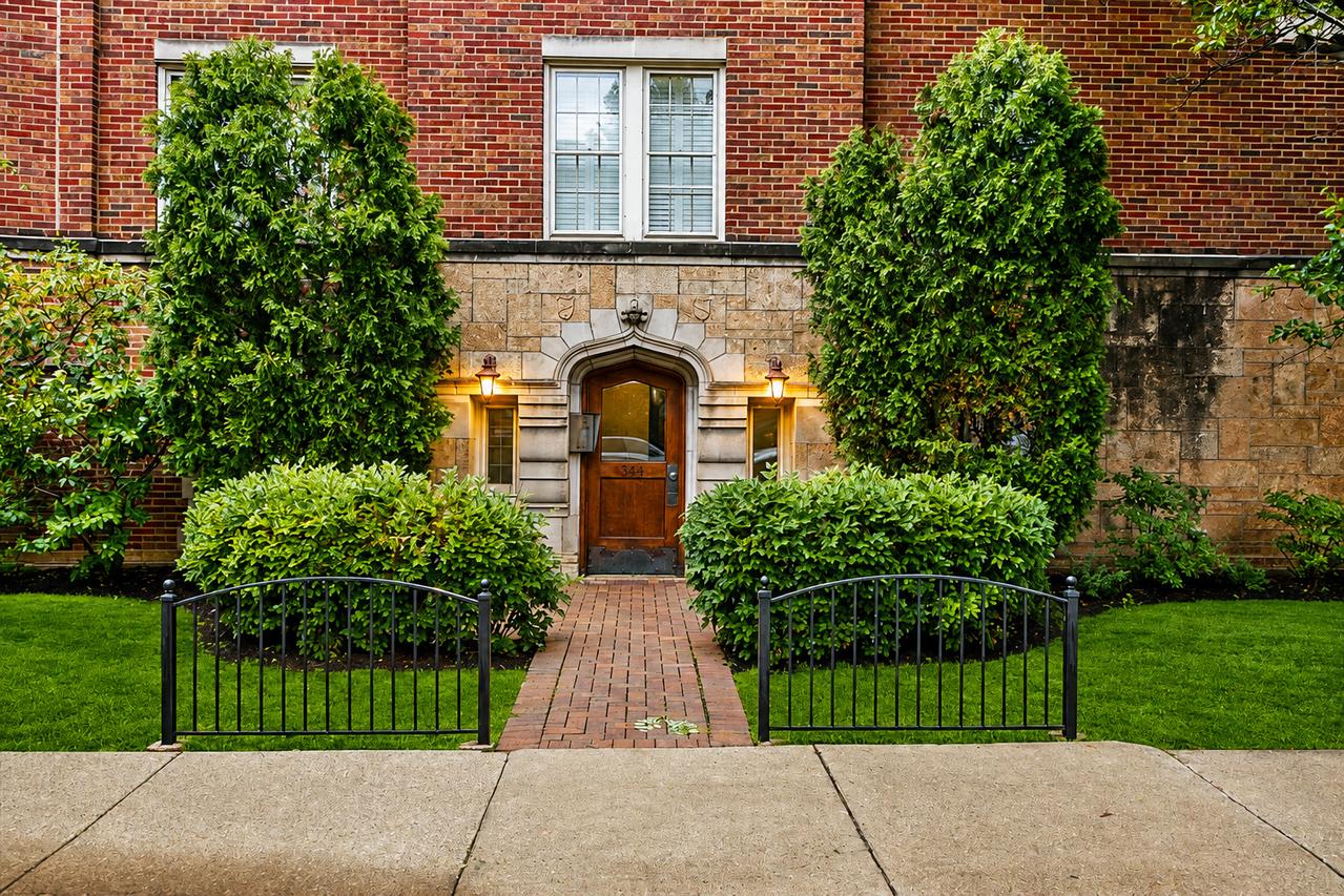344 S Maple Ave. #2B, Oak Park, IL 60302