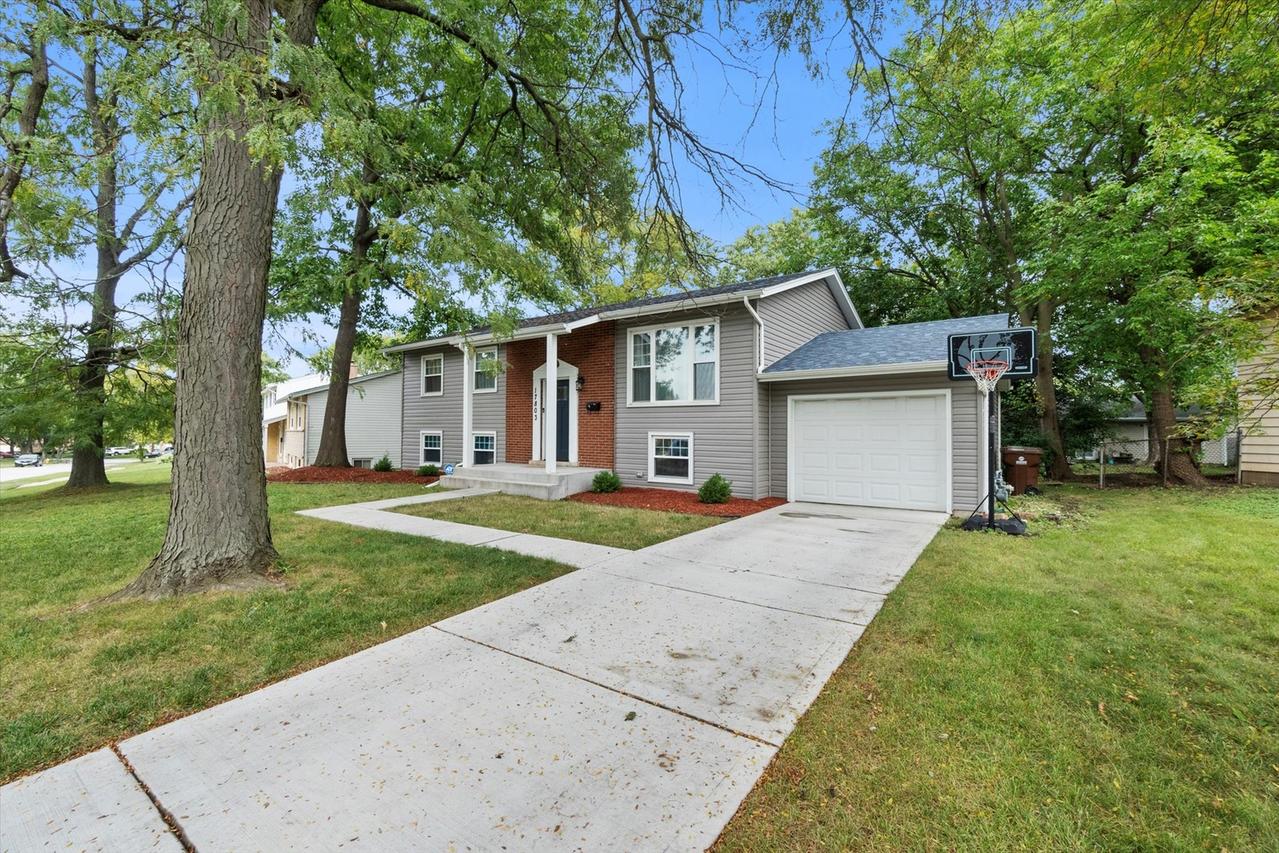 17803 Dogwood Ln., Hazel Crest, IL 60429