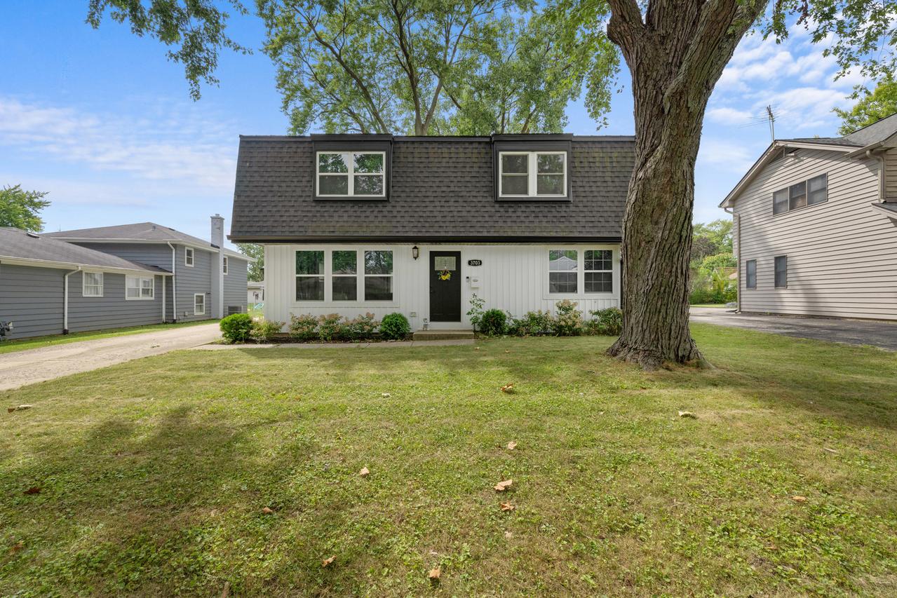 3703 Bluebird Ln., Rolling Meadows, IL 60008