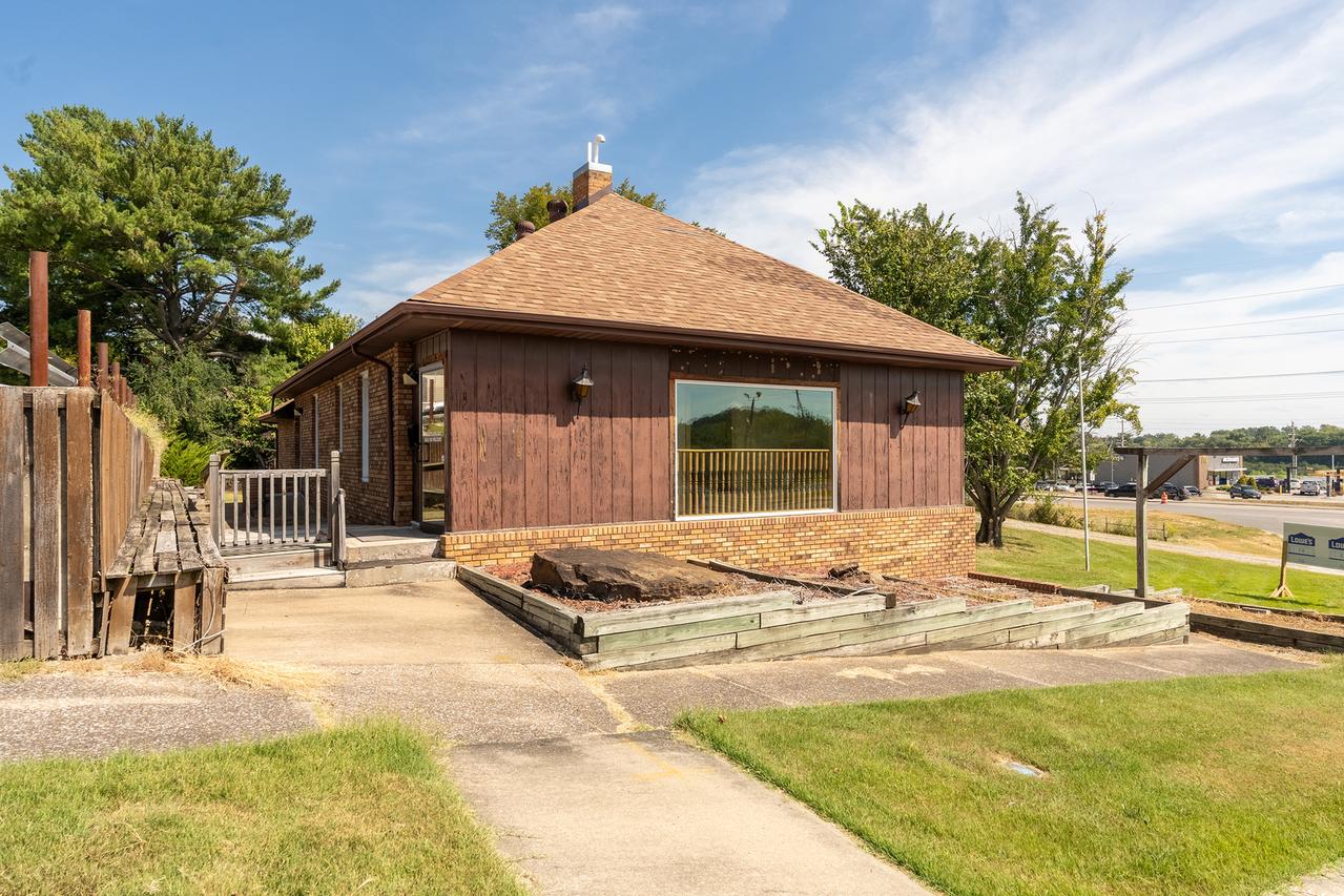 330 North St., Murphysboro, IL 62966