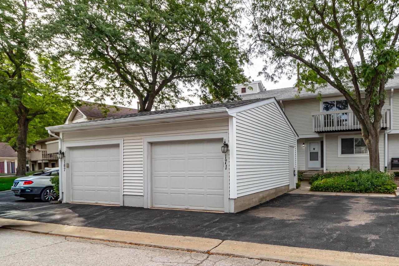171 Saratoga Ct., Vernon Hills, IL 60061