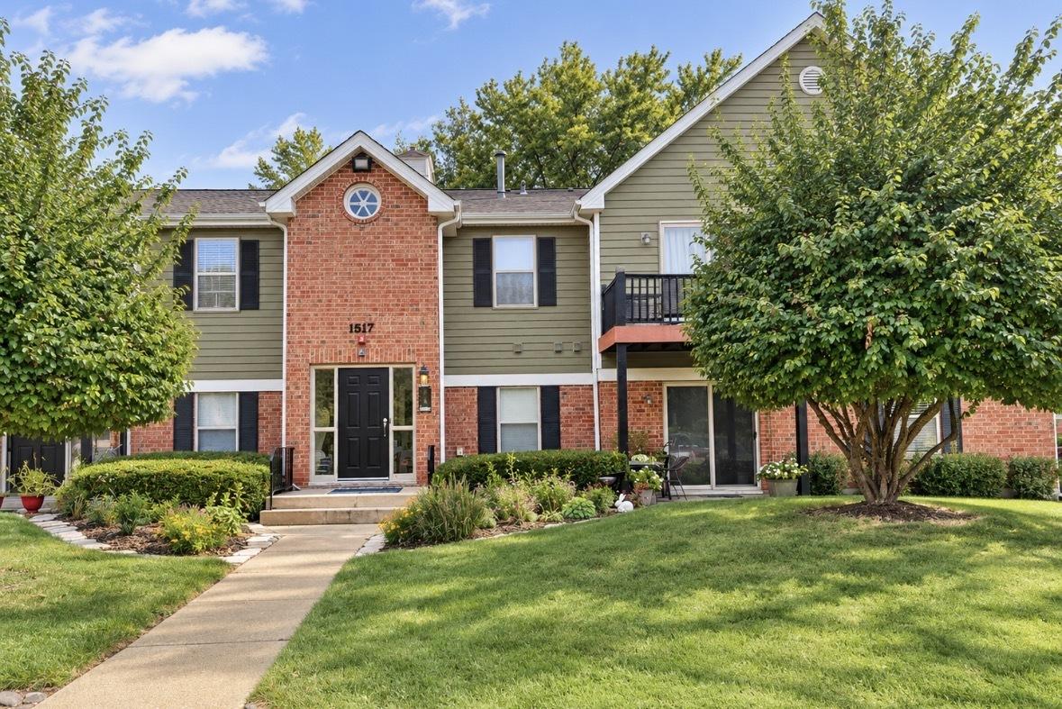 1517 Raymond Dr. #103, Naperville, IL 60563