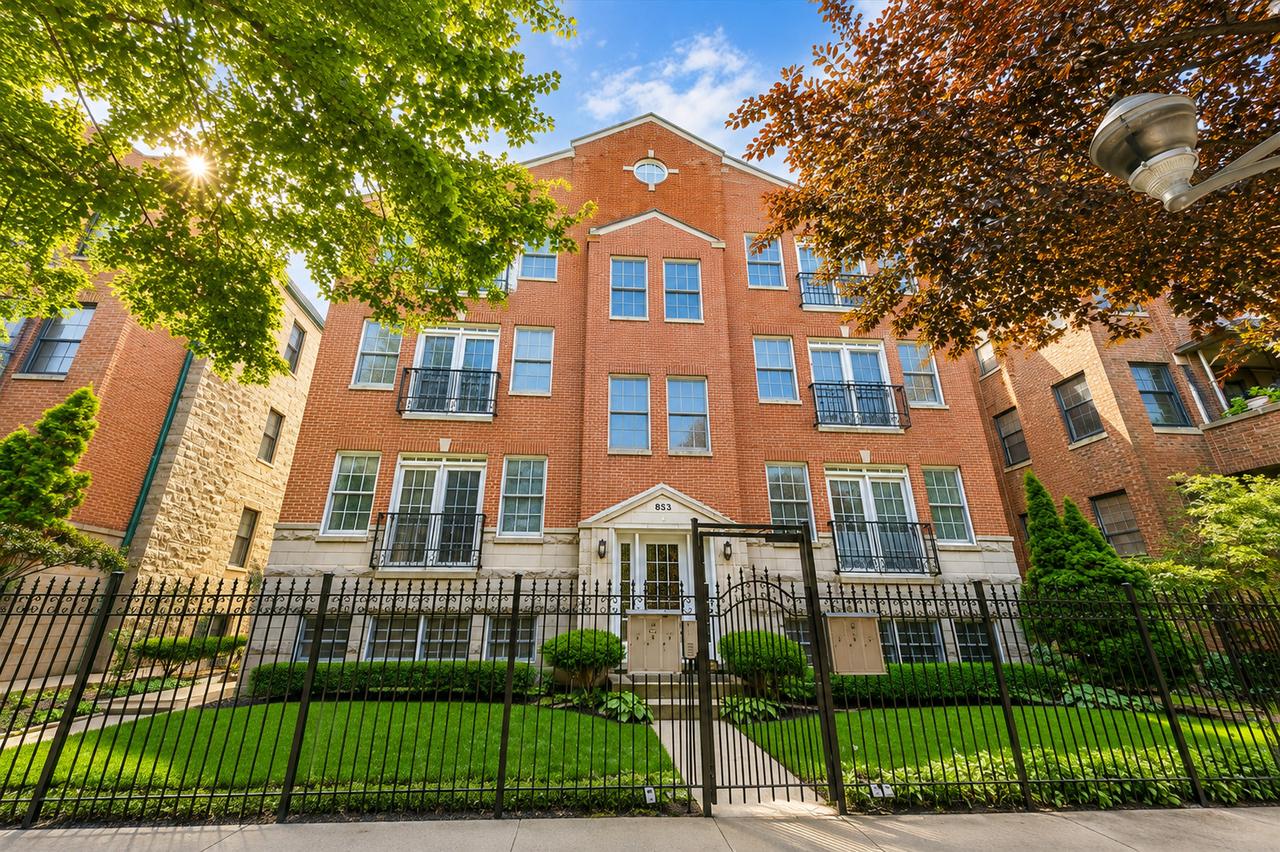 853 W Lakeside Pl. #1W, Chicago, IL 60640