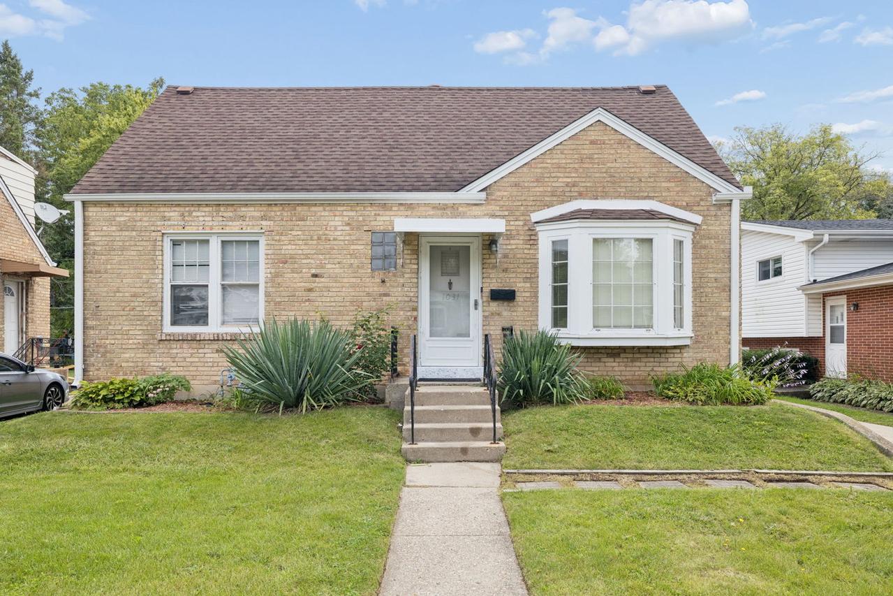1031 Glenwood Ave., Waukegan, IL 60085