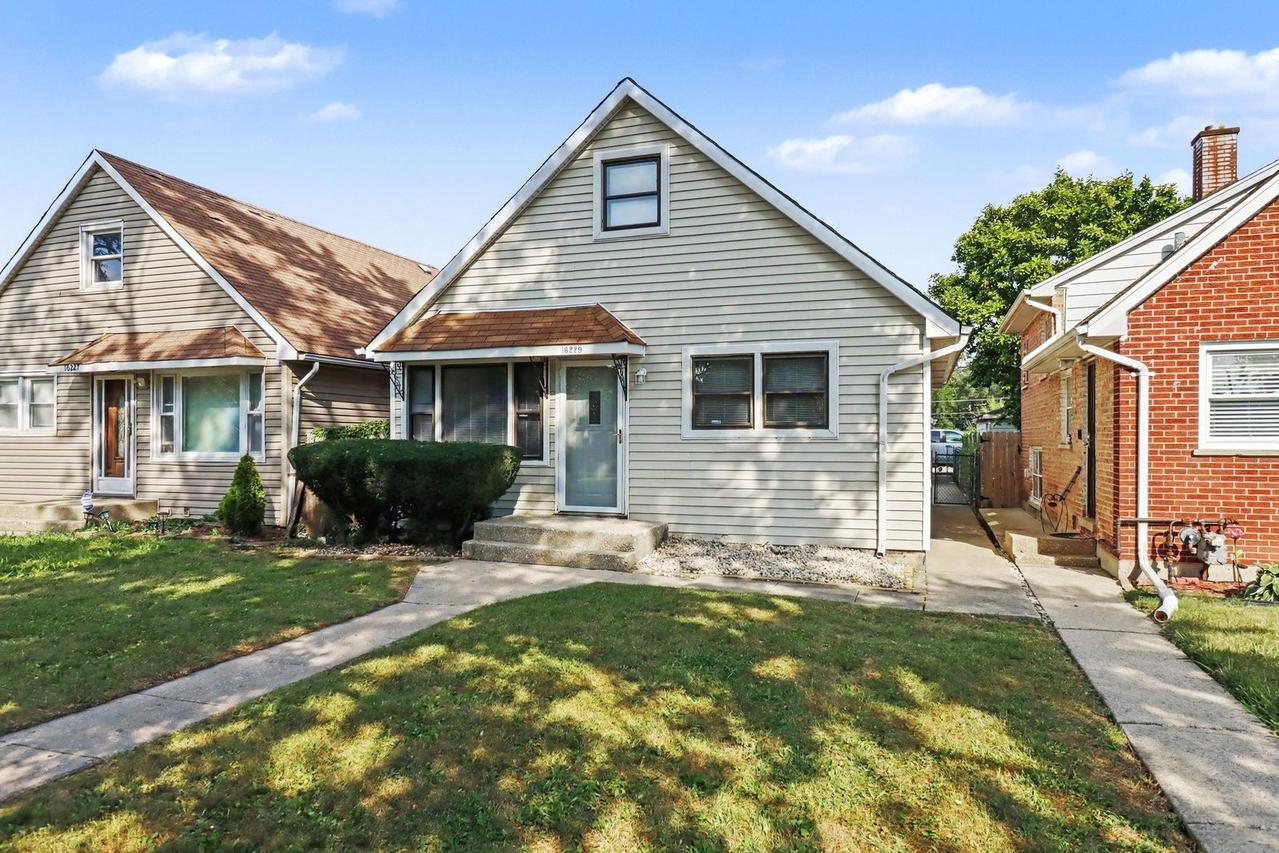 16229 Woodbridge Ave., Harvey, IL 60426