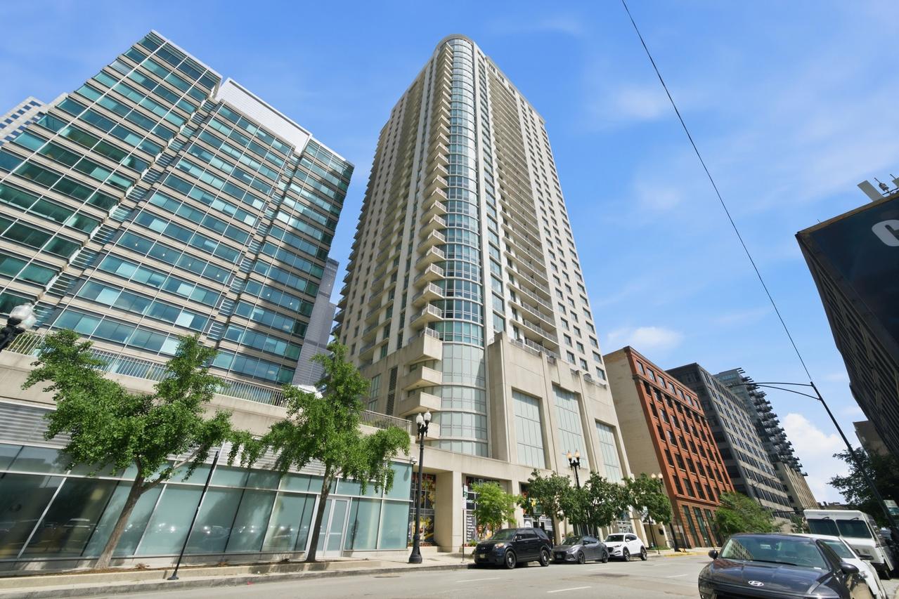 125 S Jefferson St. #1904, Chicago, IL 60661
