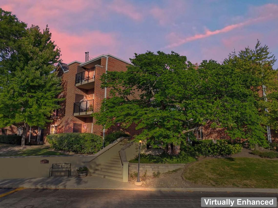 815 Leicester Rd. #217, Elk Grove Village, IL 60007