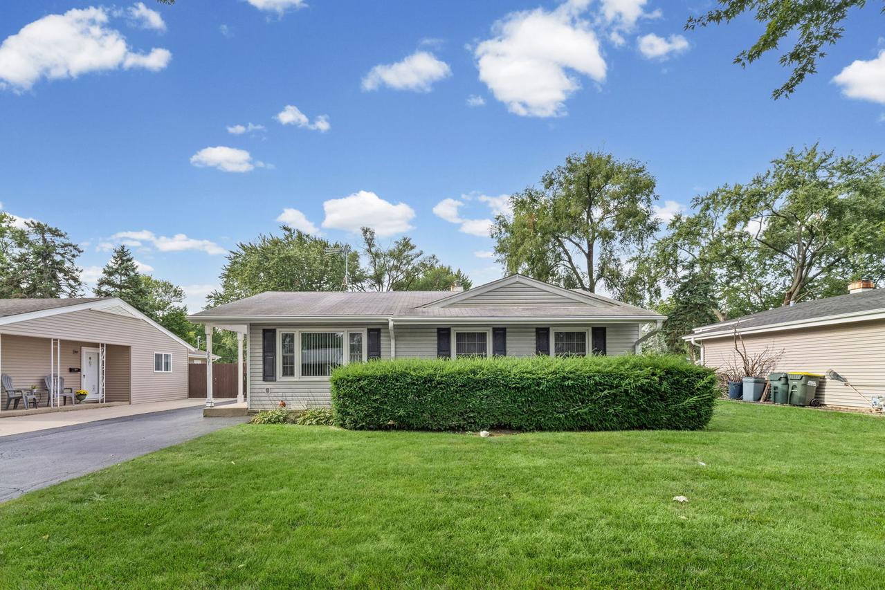 2207 Kingfisher Ln., Rolling Meadows, IL 60008