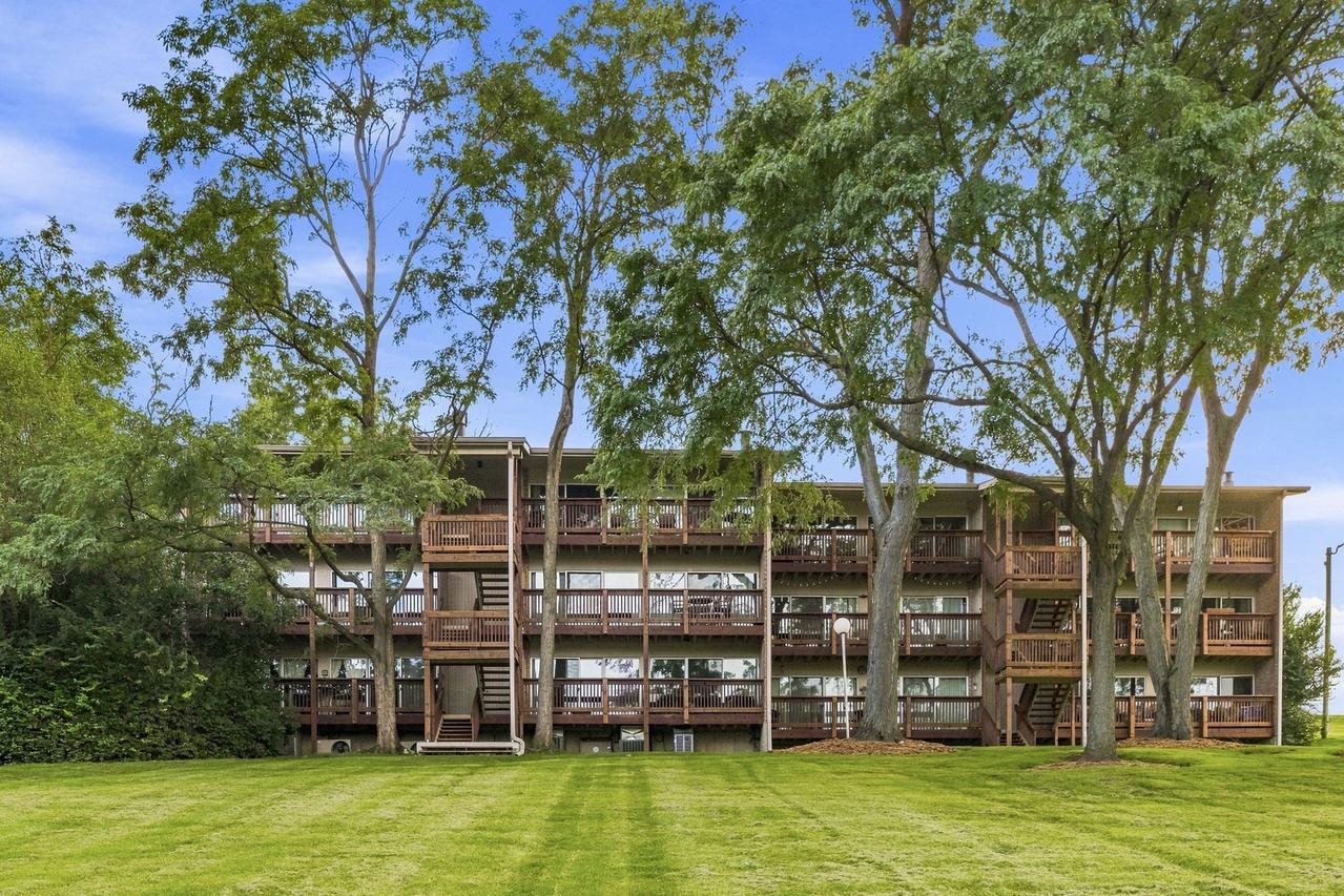5803 Oakwood Dr. #2D, Lisle, IL 60532