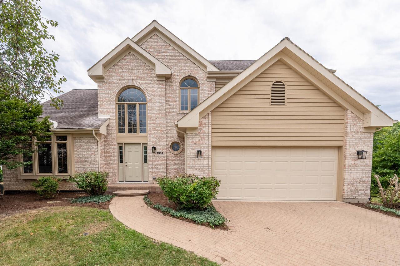 1304 Champagne Ct., Naperville, IL 60563