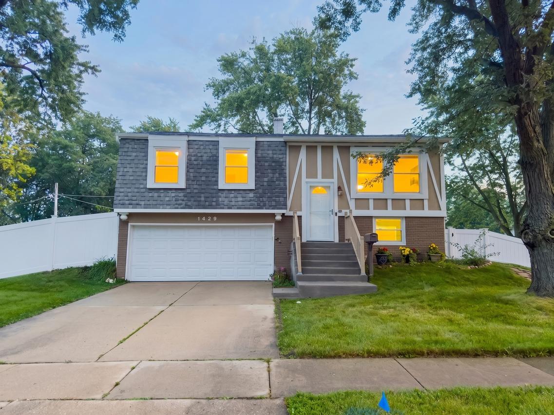 1429 N Green Meadows Blvd., Streamwood, IL 60107