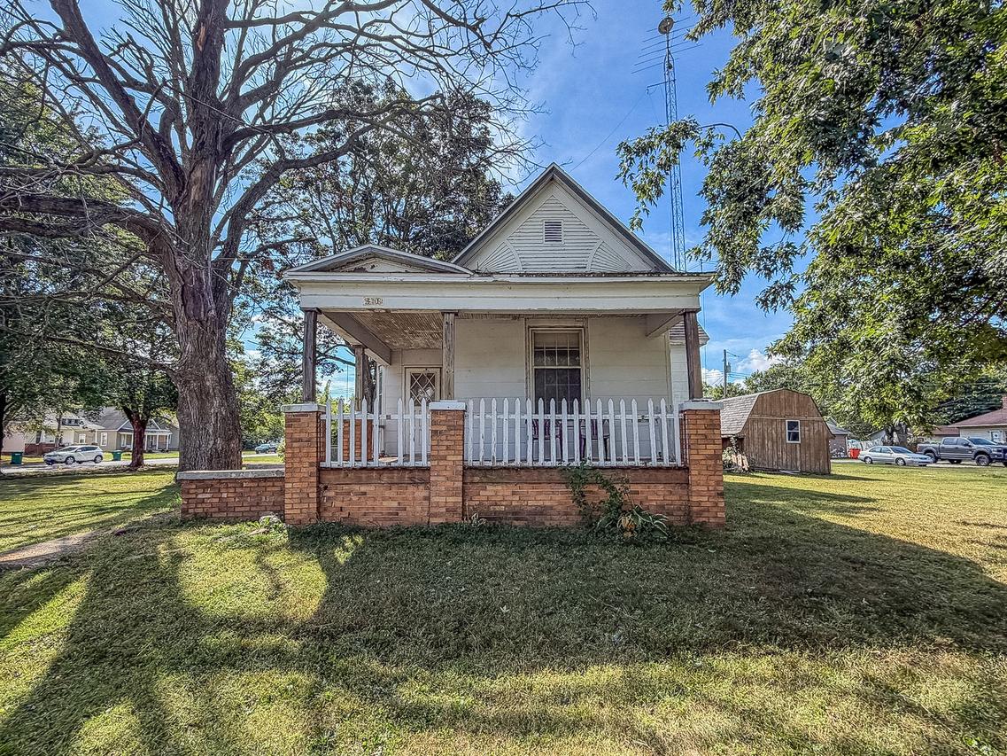 2105 Dewitt Ave., Mattoon, IL 61938
